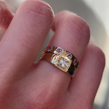 Lune Signet Ring Moissanite